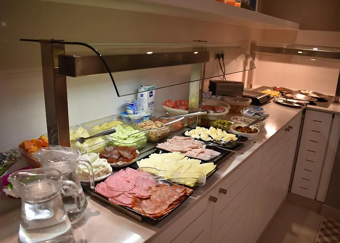 Tc Dona Luisa Готель